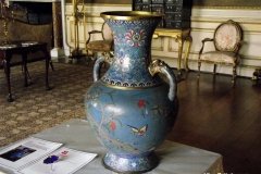 19th-century-Chinese-Cloissone-Vase-in-Chirk-Castle-Wales