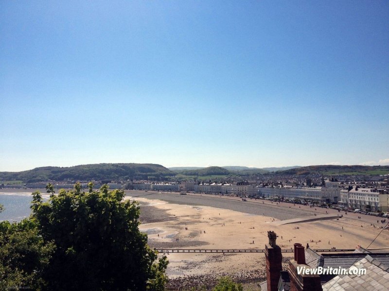 Llandudno-Beach-on-a-Sunny-Day