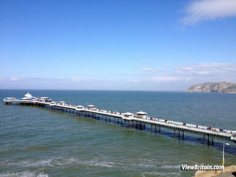 Llandudno-Pier-on-a-sunny-day