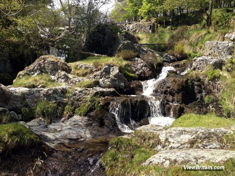 Picture-of-streams-feeding-in-to-Pistyll-Rhaeadr-waterfall-Wales