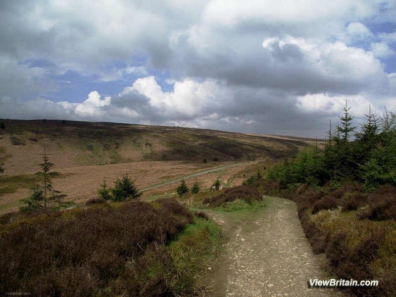 The-walk-from-car-park-at-Worlds-End-Wales
