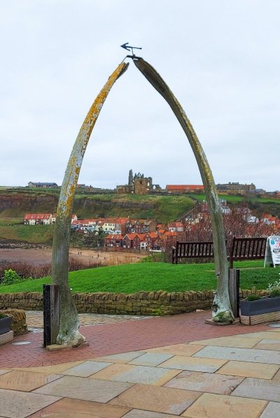 whale-bone-monument-whitby-viewbritain