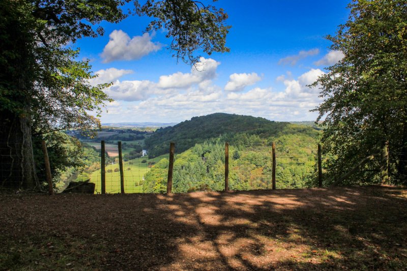 second-view-point-near-symonds-yat-main-rock
