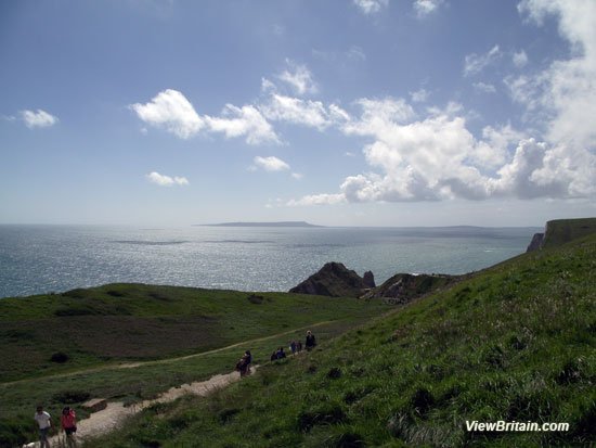 Walk from car-park to Durdle-Door-Arch and Beach