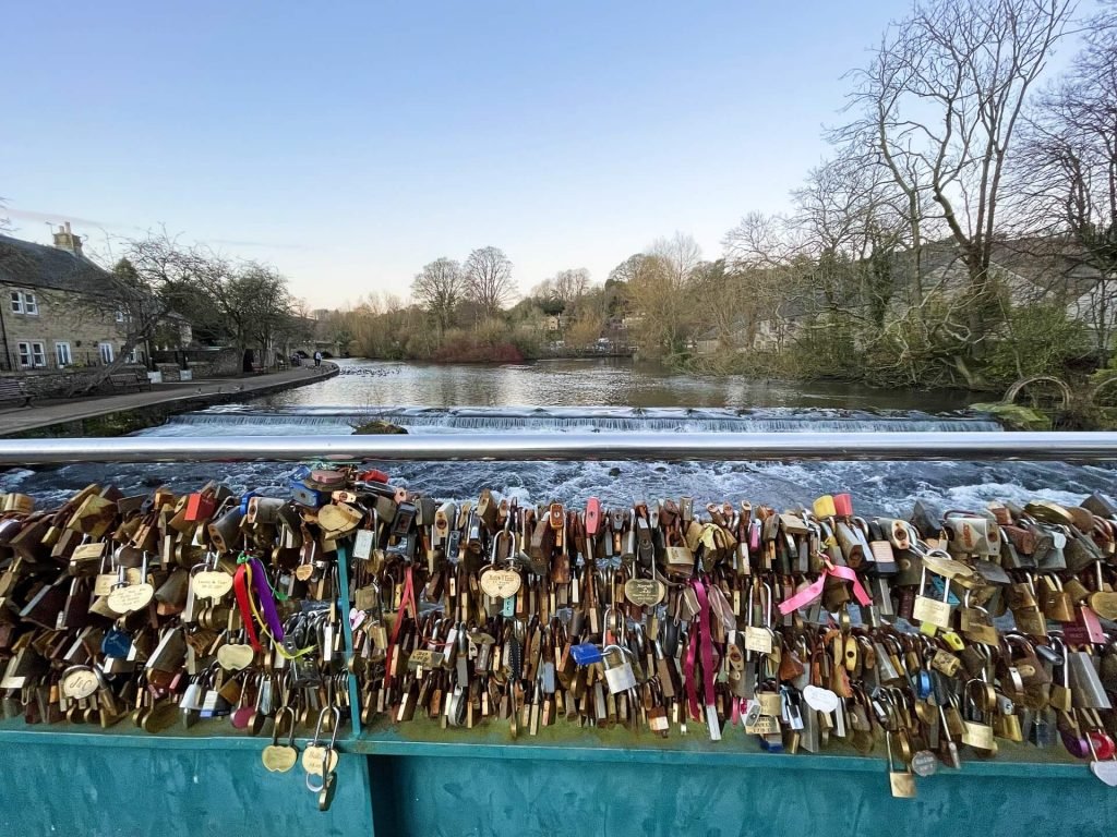 Bakewell-bridge-lovelocks-padlocks-on-bridge