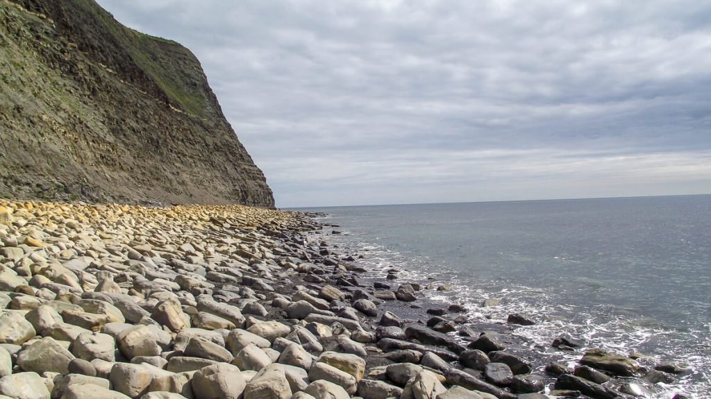Kimmeridge_bay-beach-clay-cliffs