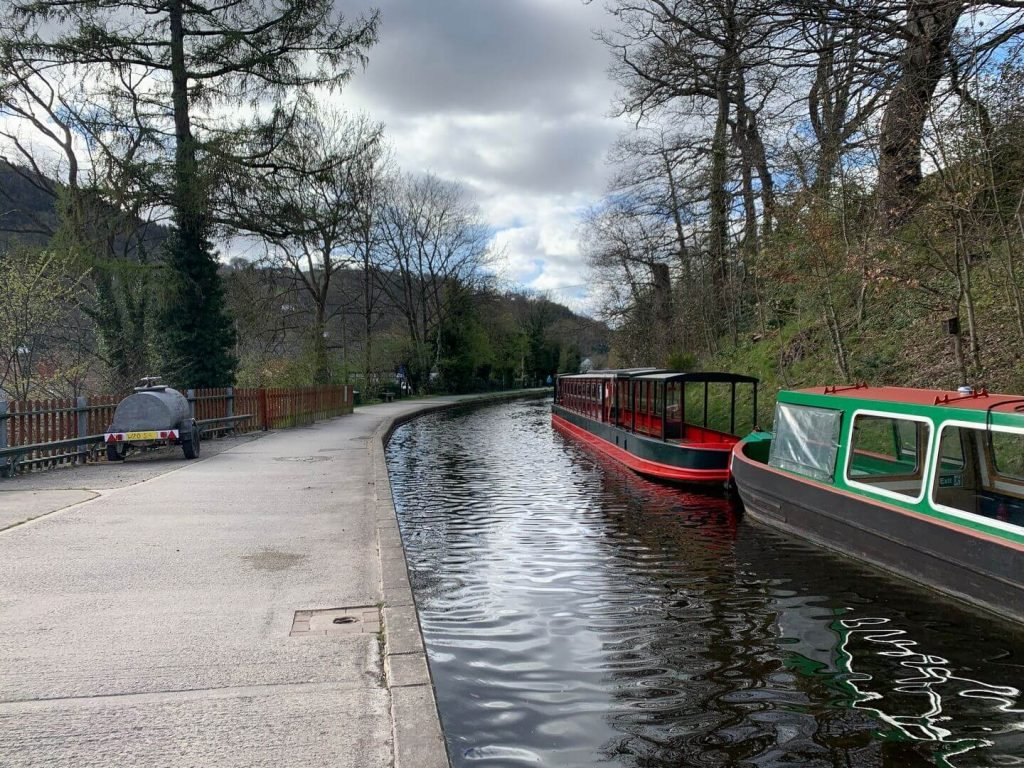 Llangollen-canal-and-boats