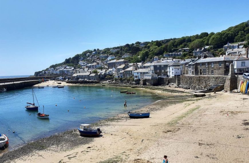 Mousehole-beach-cornwall-on-a-sunny-day