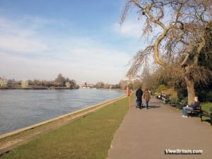 Read more about the article Kingston – Riverside walk, boat rides, ancient market place and things to do