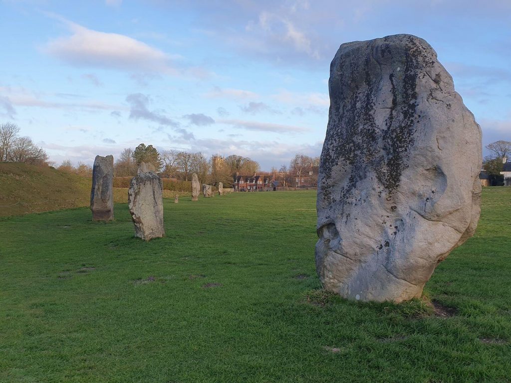 View_of_outer_Avebury_circle