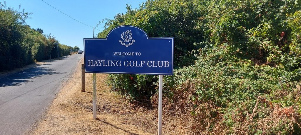 beach-path-and-golf-club-hayling-island-viewbritain