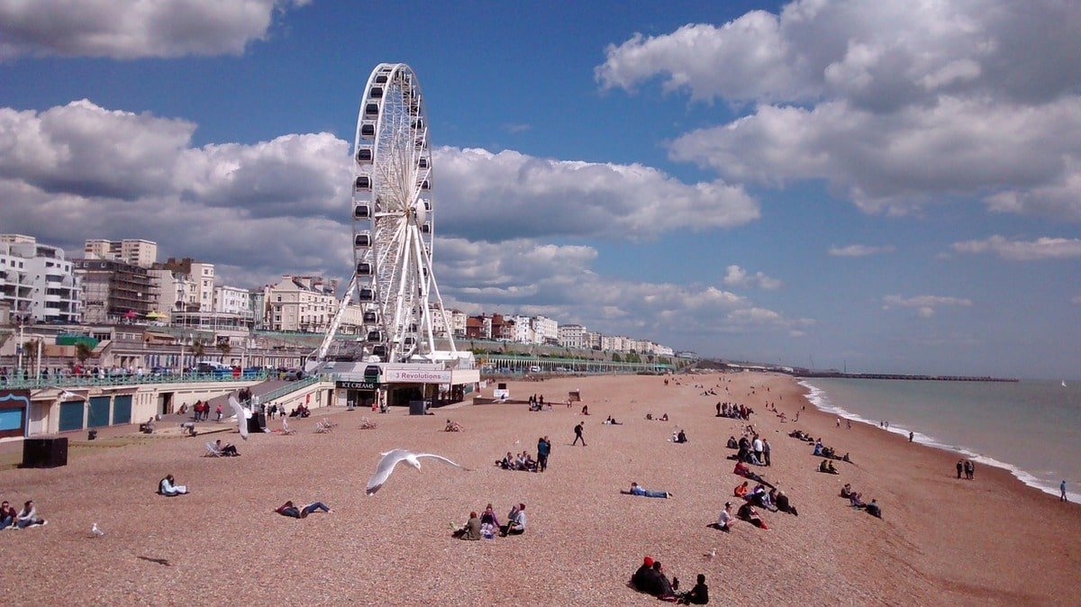 Read more about the article Brighton Beach & Pier – Tourist Information and Pictures