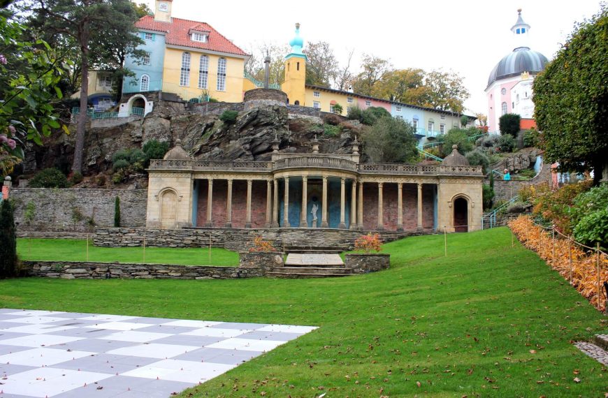 chess-courtyard-portmeirion