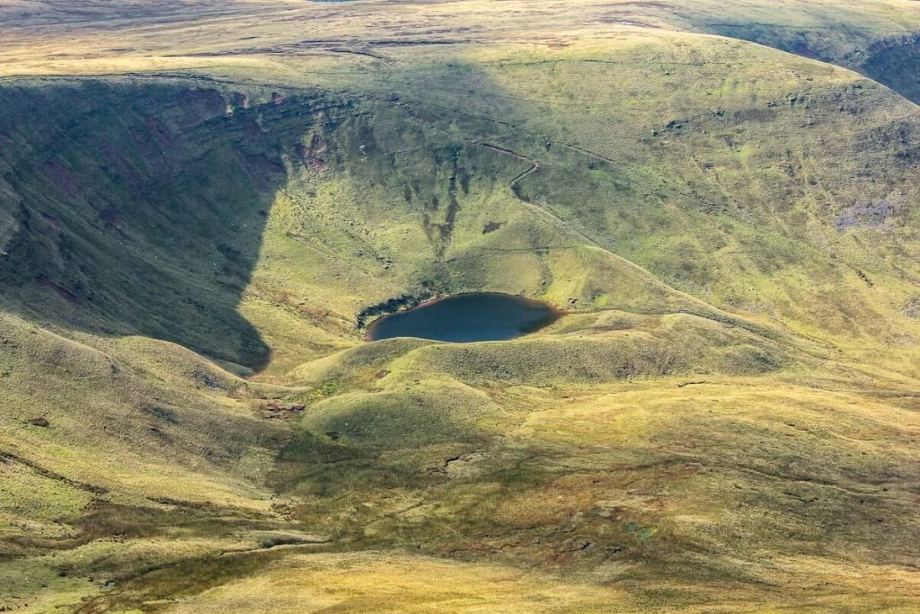 glacial-lake-Llyn-Cwm-Llwch-pen-y-fan-that-has-interesting-legends