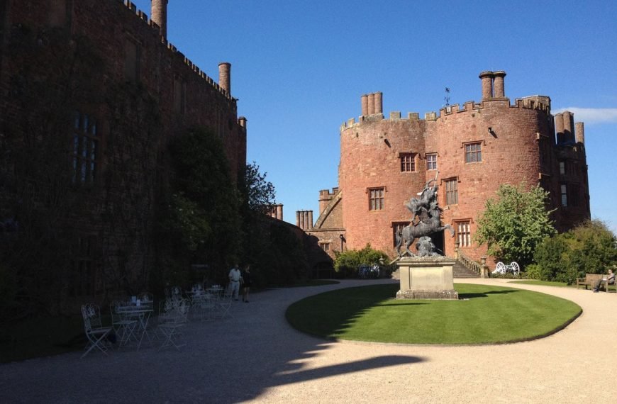 inside-the-courtyard-at-powis-castle