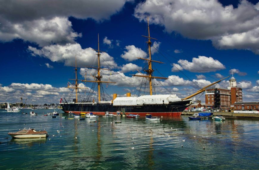old-portsmouth-hms-victory-viewbritain