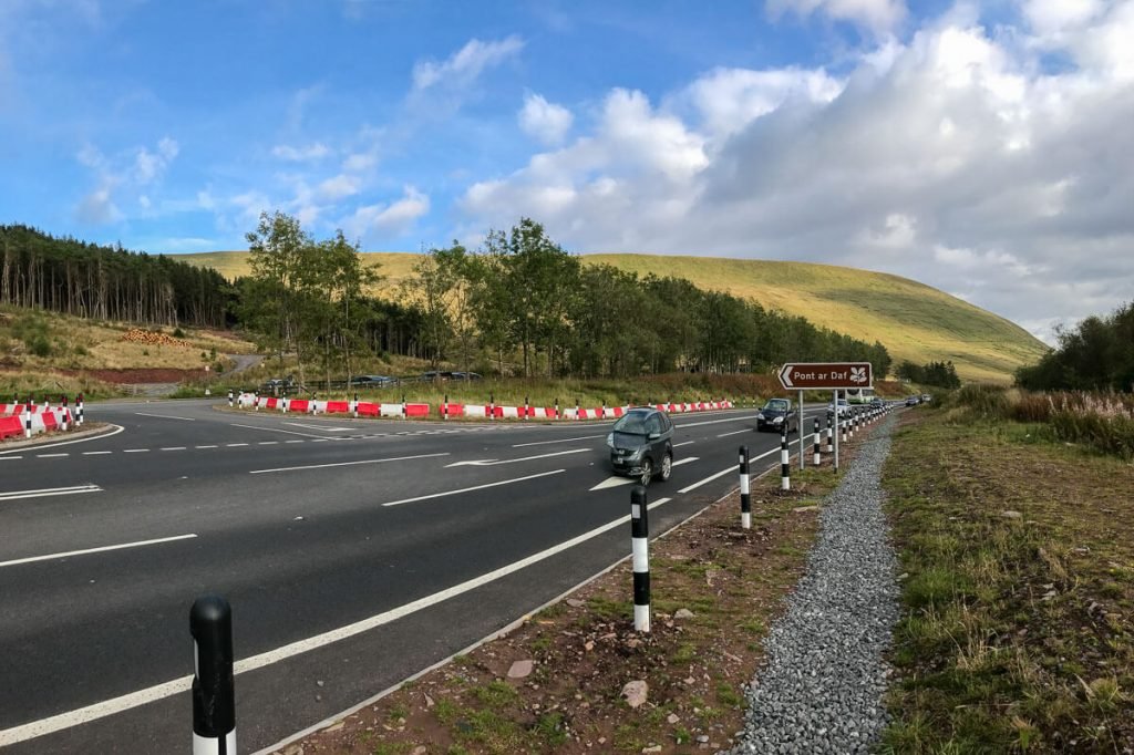 pont-ar-daf-car-park-for-pen-y-fan-mountain-climbing