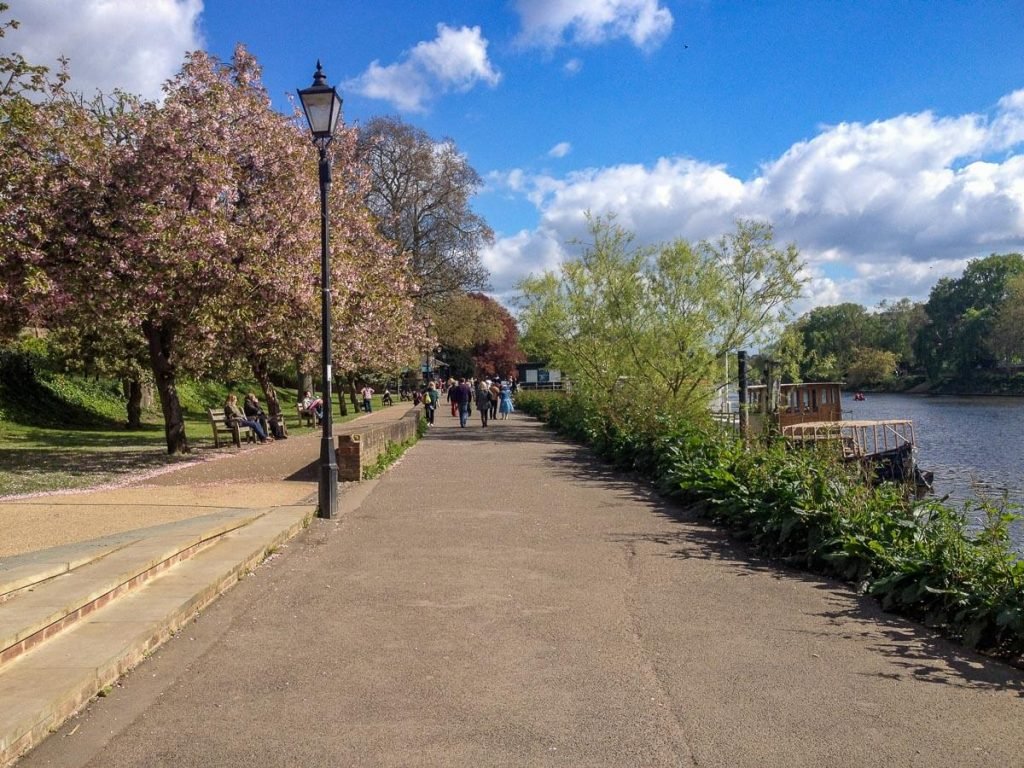 richmond-riverside-walk-path