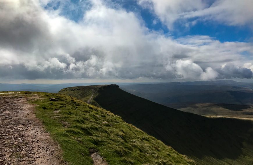 view-of-corn-du-peak-from-pen-y-fan-peak
