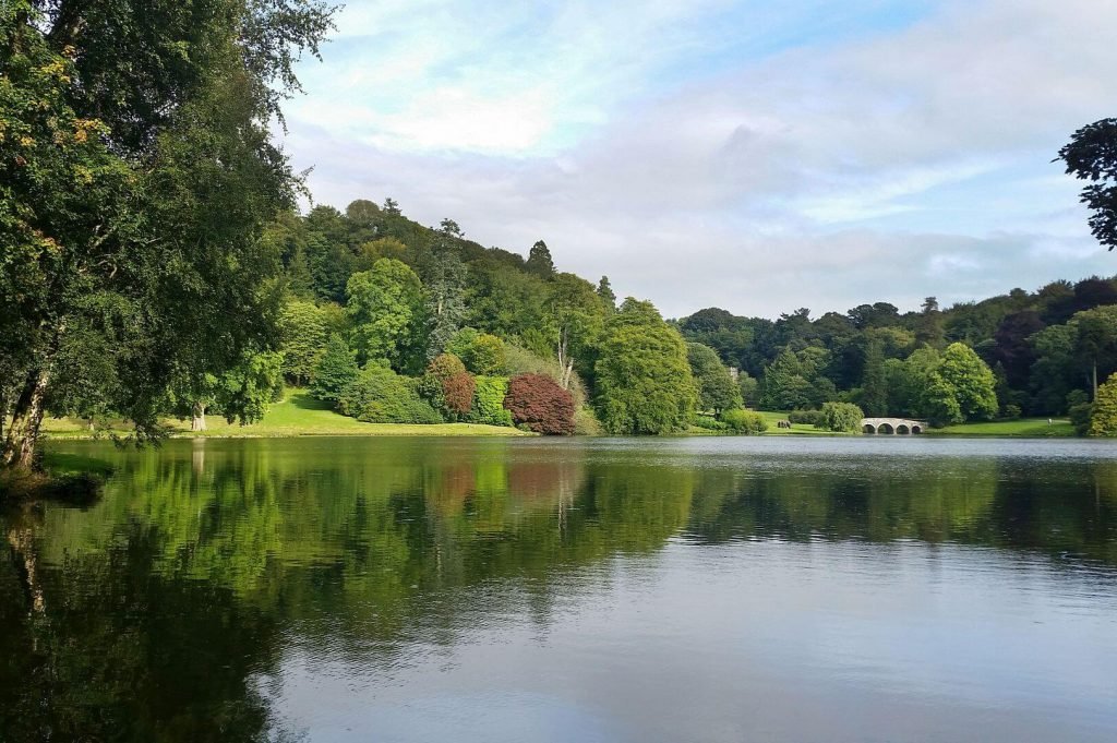 view-of-palladian-bridge-looking-eastwards-Stourhead