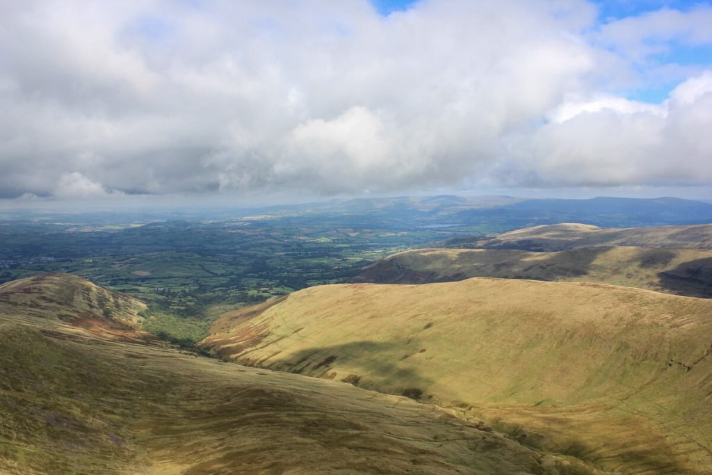 views-of-brecon-beacons-from-pen-y-fan-mountain-peak-2