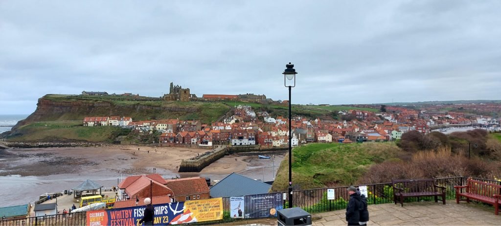 views-of-whitby-abbey-whitby-viewbritain.com