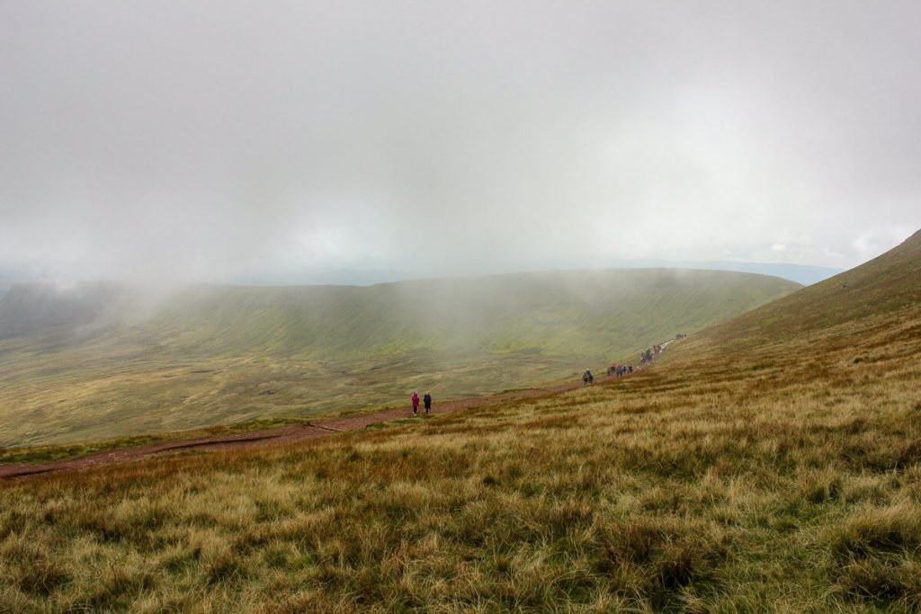 walk-back-down-from-pen-y-fan-to-car-park-2