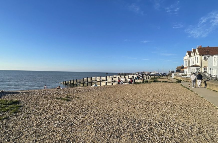 whitstable-pebble-beach