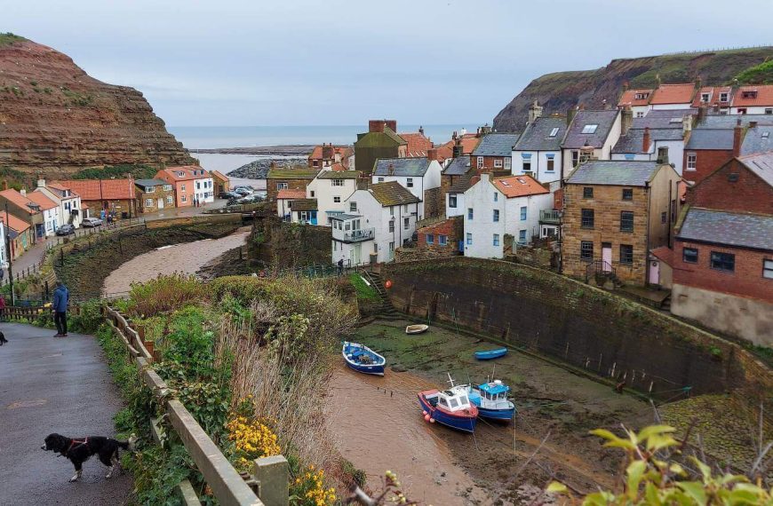 winding-road-down-to-staithes-harbour