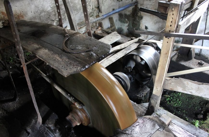 working-machinery-at-finch-foundry